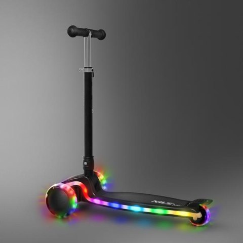 HLB1306 Hulajnoga dziecięca LED trójkołowa regulowana NILS FUN czarna HLB1306 Hulajnoga dziecięca LED trójkołowa regulowana NILS FUN czarna