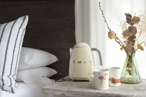 Czajnik elektryczny SMEG KLF03CREU kremowy