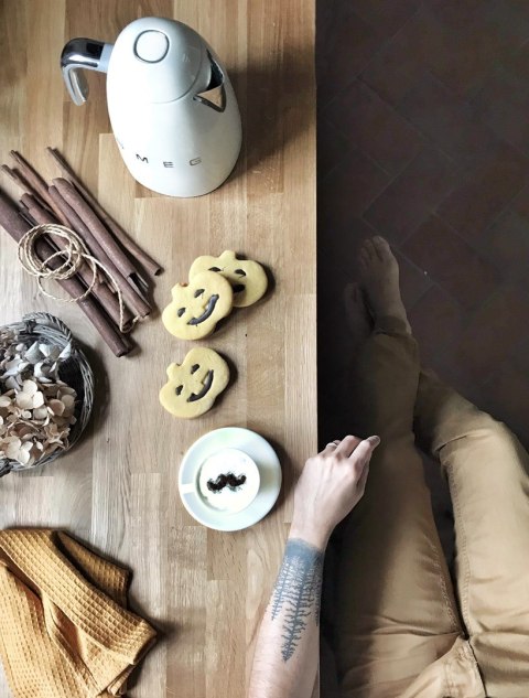 Czajnik elektryczny SMEG KLF03CREU kremowy