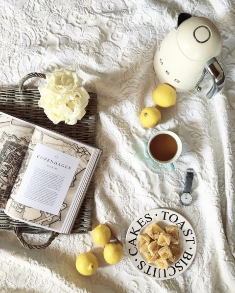 Czajnik elektryczny SMEG KLF03CREU kremowy