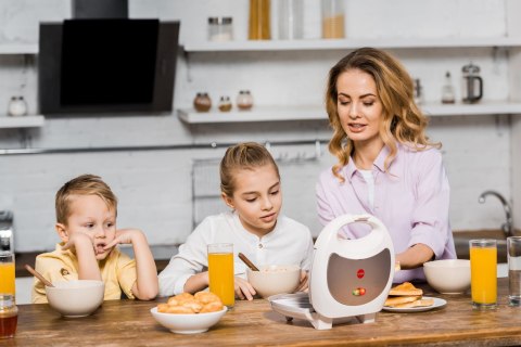 Opiekacz do kanapek z płytami ceramicznymi ELDOM ST140C Opiekacz do kanapek z płytami ceramicznymi ELDOM ST140C