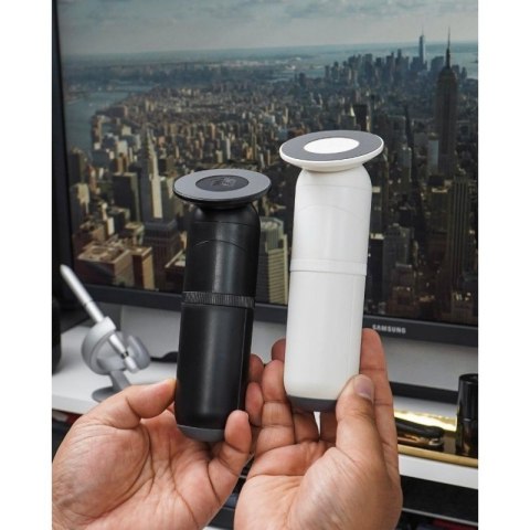STM MagPod - Statyw z funkcją podstawki i uchwytu do iPhone MagSafe (czarny) STM MagPod - Statyw z funkcją podstawki i uchwytu do iPhone MagSafe (czarny)