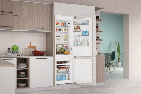 Chłodziarko-zamrażarka INDESIT INC18 T112