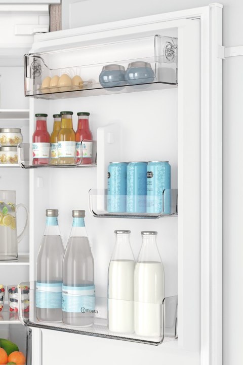 Chłodziarko-zamrażarka INDESIT INC18 T112