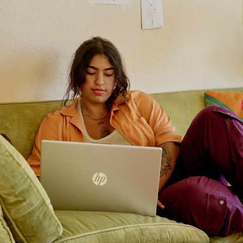 HP 15-fd0234nw i3-1215U 15,6"FHD AG 16GB SSD512 UHD 64EUs Cam720p 41Wh DOS 2Y Natural Silver