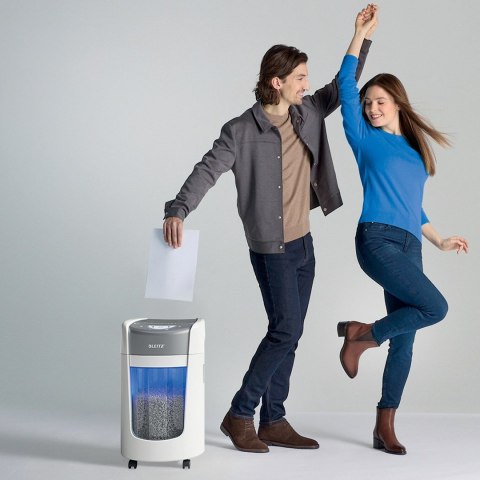 Niszczarka Leitz IQ OptiMax Home Office 225, 15l, P5, 6 kartek, Automatyczny Start/Stop, Funkcja cofania, Obrotowy pojemnik - 33 Niszczarka Leitz IQ OptiMax Home Office 225, 15l, P5, 6 kartek, Automatyczny Start/Stop, Funkcja cofania, Obrotowy pojemnik - 33