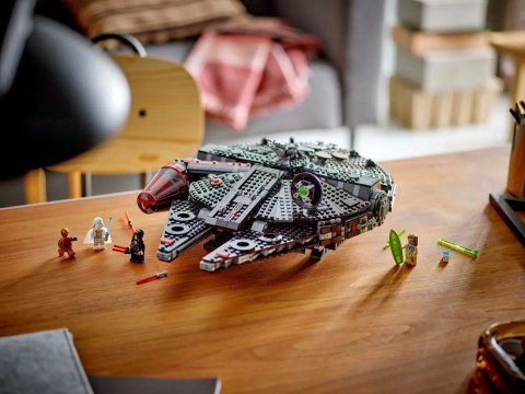 LEGO Star Wars 75389 Mroczny Sokół Millennium